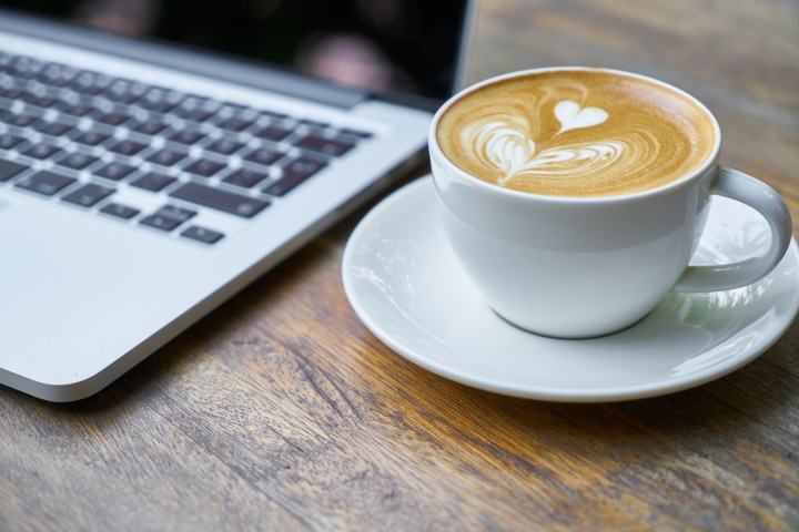 Чи варто пити каву на порожній шлунок?