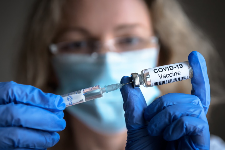 Вакцинація проти коронавірусної інфекції COVID-19 і її можливі побічні ефекти