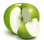 Опасные полезные яблоки: в США в 98% любимых фруктов обнаружены пестициды