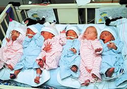 Без ЭКО и «сохранения беременности» Шара благополучно родила шестерых близнецов