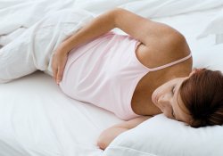 Почему беременным лучше не спать на спине