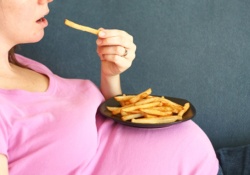 Почему жареные блюда – еда не для беременных