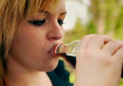 Сладкие газированные напитки повышают риск инсульта