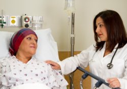 При раке кишечника химиотерапия до операции улучшает общий исход лечения