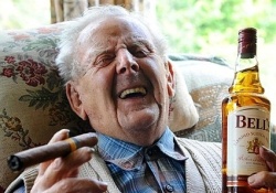 Пенсионеру, ослепшему от водки, вернули зрение с помощью виски