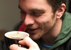 Какими неприятными последствиями может грозить мужчинам любовь к кофе