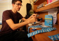 Чтобы у Дня влюбленных не было неприятных последствий: экспресс-доставка кондомов в общежитие