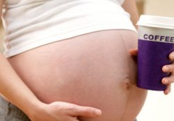 Почему беременным следует относиться к кофе и чаю с большой осторожностью