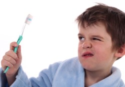 Нужно ли выбрасывать зубную щетку после простуды?