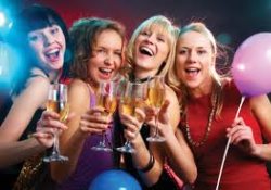 Алкогольные напитки повышают риск развития рака груди даже у юных девушек