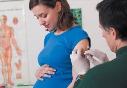 Вакцинация от гриппа не опасна для будущих матерей
