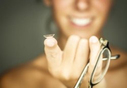 Лечение глаукомы: традиционные капли сменили контактные линзы
