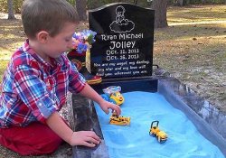 Песочница на кладбище, или о воспитании чувств