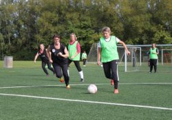 Футбол вместо аэробики: полезный выбор женщин