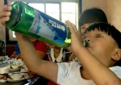 Алкоголиком 2-летнего ребенка сделали родители