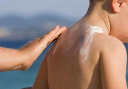 Солнцезащитные спреи могут вызывать аллергию и… ожоги