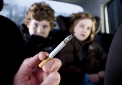 Поездка в автомобиле с курильщиком вредит здоровью