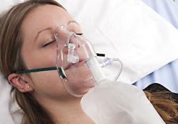 Для больного с инфарктом кислородная маска представляет опасность
