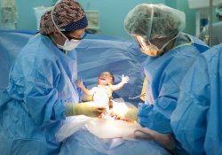 Минздрав Бразилии начал борьбу с «эпидемией» операций кесаревого сечения