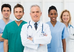 Должен ли врач всегда быть одет в белый халат?