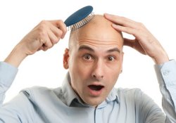 Новый метод улучшения роста волос предполагает их предварительное удаление…