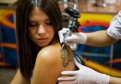 Почему татуировки вызывают неприятные побочные эффекты