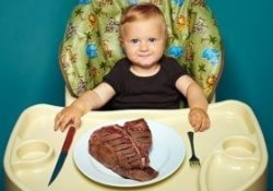Закон суров: суд обязал мать-вегетарианку готовить своему ребенку блюда из мяса