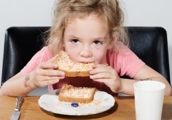 Семейная «самодиагностика» аллергии у детей может привести к их недоеданию
