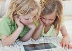 Почему следует строго ограничивать время игр детей с планшетными компьютерами