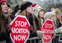 Власти Австралии защитят женщин от посягательств на их право на аборт