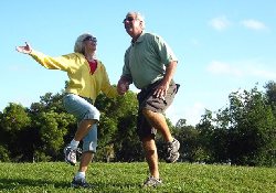 Для пожилых людей лучшим методом профилактики переломов являются… прыжки