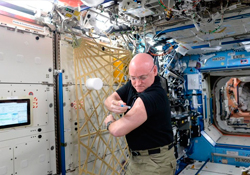 Надо ли делать прививки от гриппа астронавтам, находящимся на орбите?