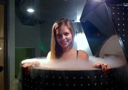 Печальные последствия холодотерапии: девушка превратилась в ледышку