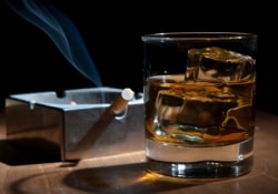 Почему затяжка сигаретой заменяет алкоголикам чашку крепкого кофе