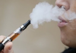 Пар е-сигарет вызывает воспаление тканей и «укрепляет силы» опасных микробов