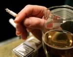 Сигареты и спиртное ведут к раку кишечника