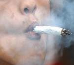 Даже эпизодическое курение марихуаны в подростковом возрасте провоцирует развитие алкоголизма и тяжелой наркомании