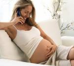 Беременным не рекомендуется пить, курить и часто говорить по мобильному