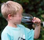Несомненно, рекорд: трехлетнего ребенка лечат от алкоголизма