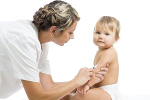 Коклюш у детей: методы лечения и значение вакцинации