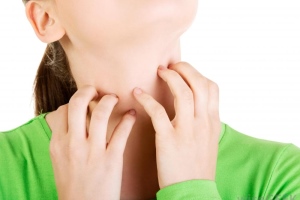 Зуд кожи: виды, причины и лечение
