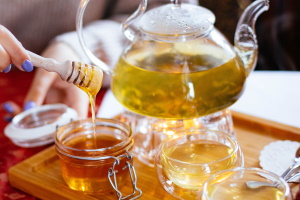 Чи може мед полегшити симптоми кашлю та застуди?