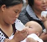 В Китае снова погибли дети от отравления молоком