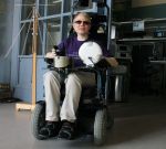 Создана инвалидная коляска для незрячих больных