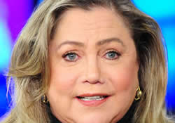 Звезда легендарного «Романа с камнем» не сдается тяжелой болезни