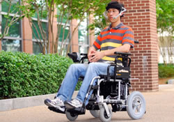 Язык – новый «руль управления» инвалидной коляской