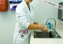 Простые истины: ВОЗ указала врачам планеты на необходимость чаще мыть руки