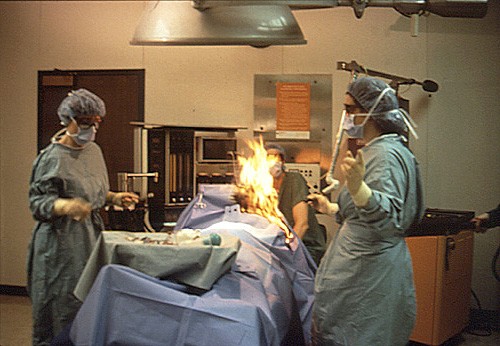 Хирурги едва не сожгли пациента живьем во время операции