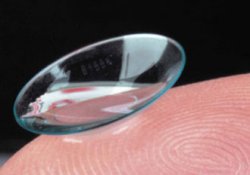 Почему контактные линзы могут стать причиной потери зрения