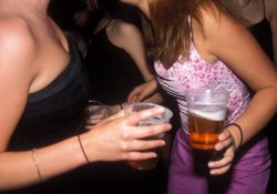 Врачи предостерегают об опасности клизм со спиртными напитками